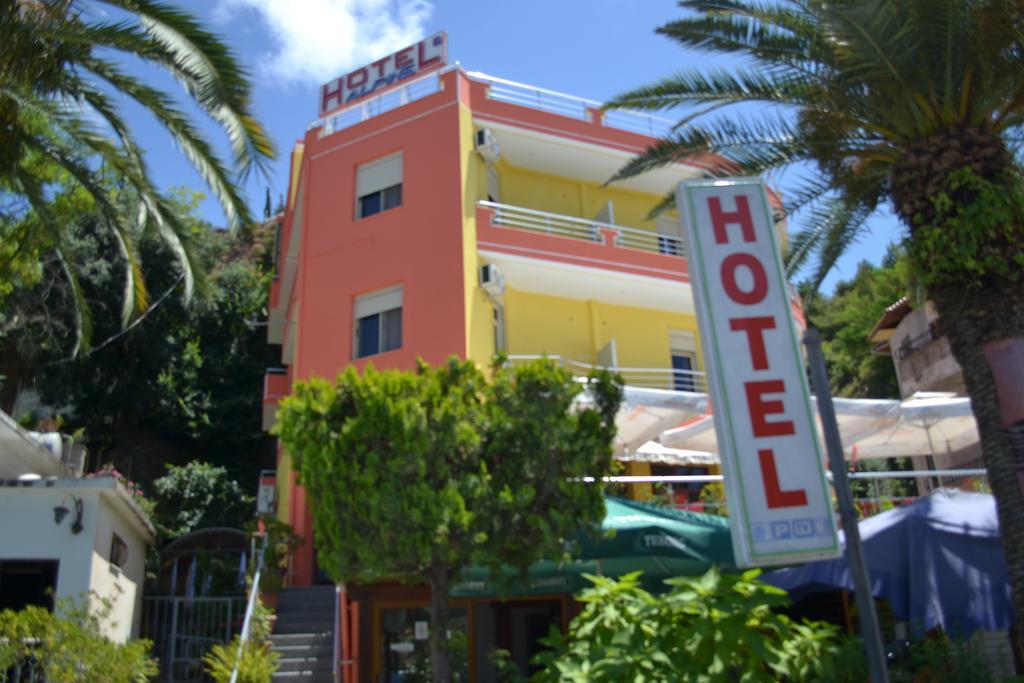 Hotel Alpine Vlorë Exteriör bild