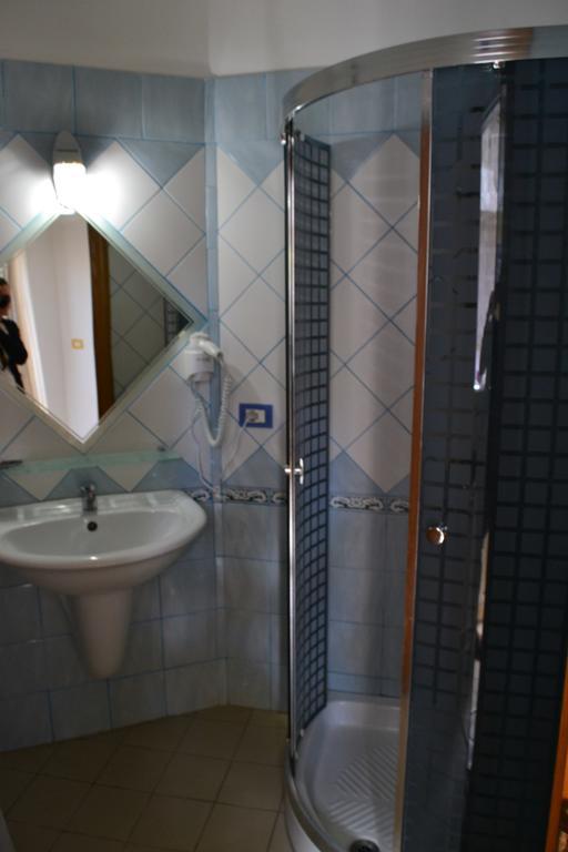 Hotel Alpine Vlorë Rum bild