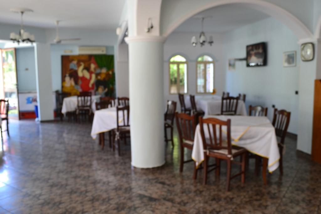 Hotel Alpine Vlorë Exteriör bild